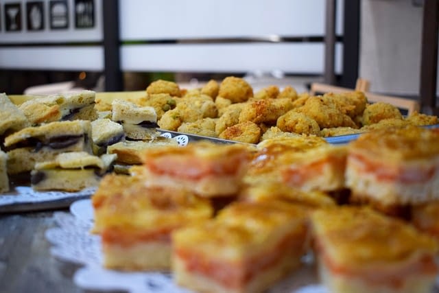 Paasbrunch bij Center Parcs - Gezinnen genieten van een feestelijke maaltijd